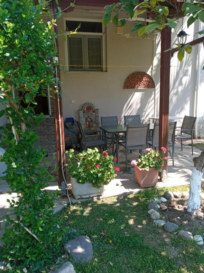 Apartamento Sofia'S Garden Néa Péramos Exterior foto