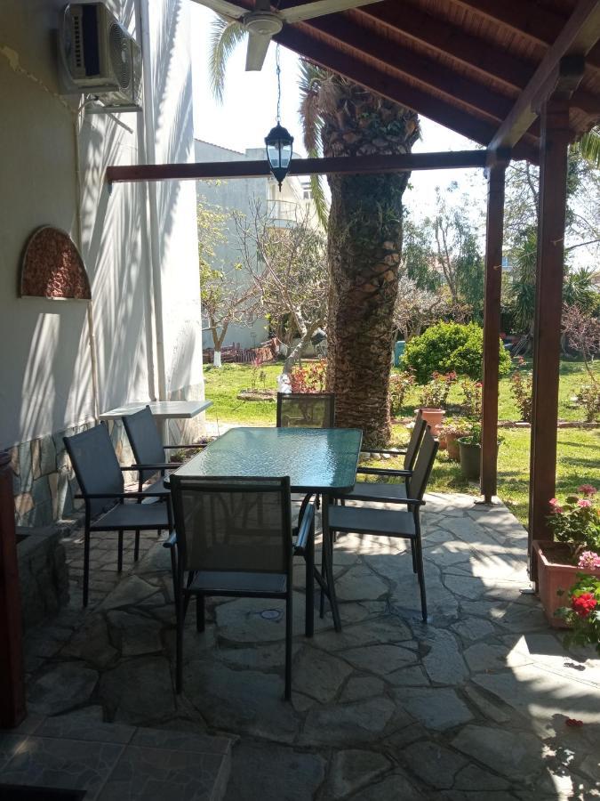 Apartamento Sofia'S Garden Néa Péramos Exterior foto