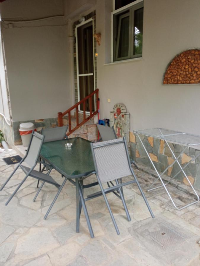 Apartamento Sofia'S Garden Néa Péramos Exterior foto