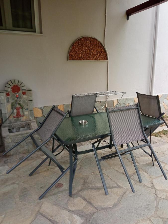Apartamento Sofia'S Garden Néa Péramos Exterior foto