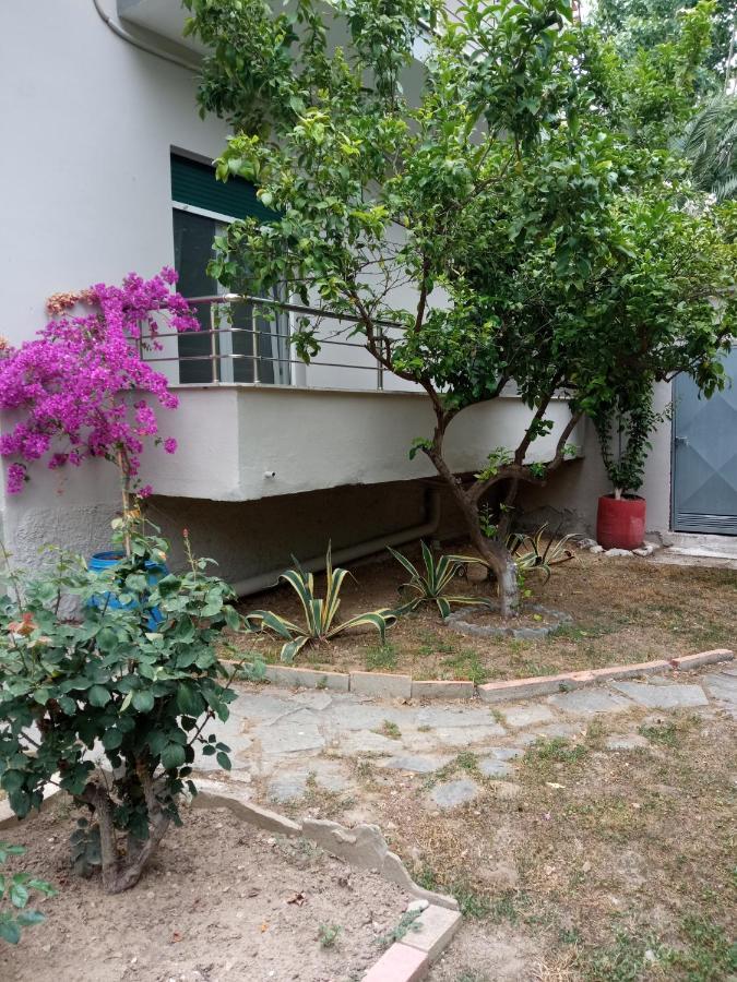 Apartamento Sofia'S Garden Néa Péramos Exterior foto