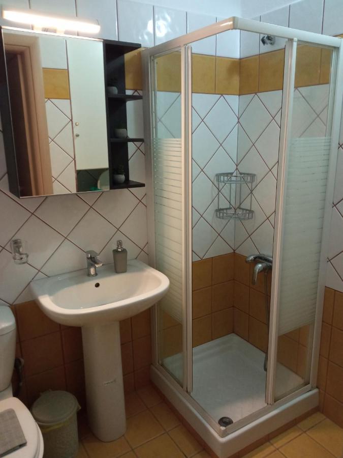 Apartamento Sofia'S Garden Néa Péramos Exterior foto